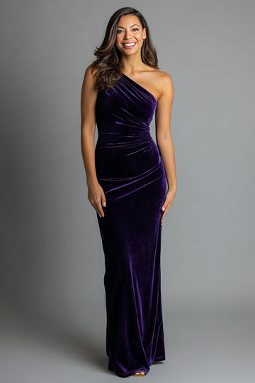 Robe longue formelle en velours à une épaule fourreau prune